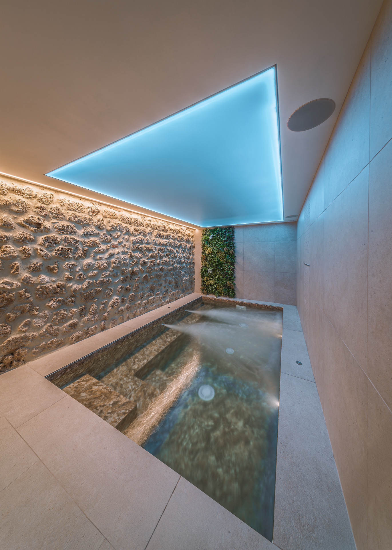 Counter-current swimming · Loft SPA Massa Marittima