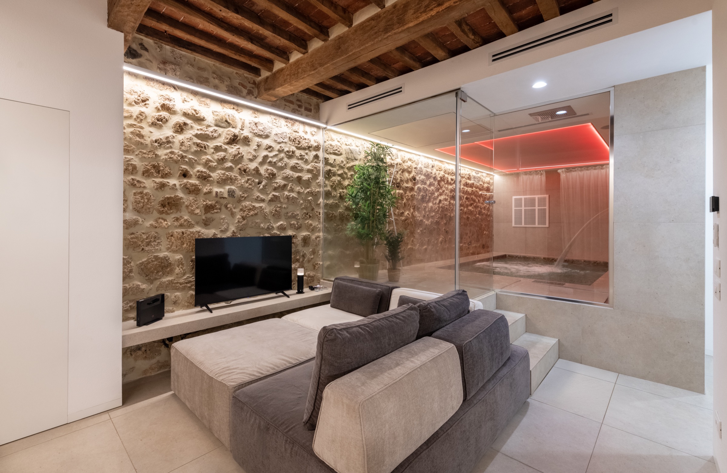 Interni in pietra del Loft romantico nel centro storico di Massa Marittima